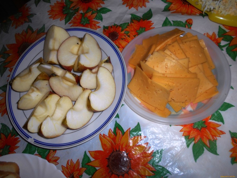 Нарезка сыр, яблоки