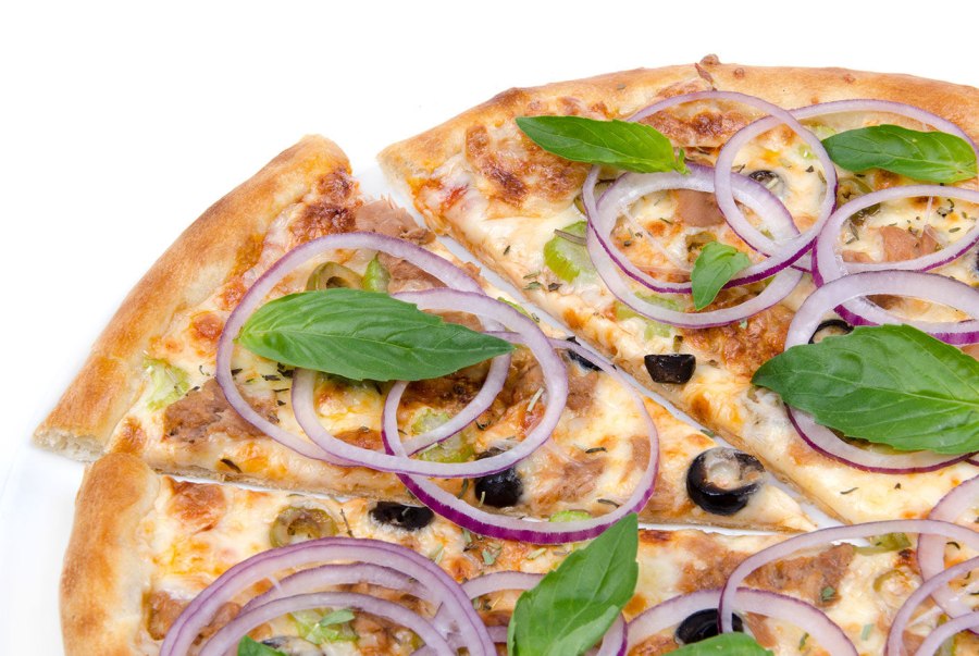 Pizza with Tuna and Red onion