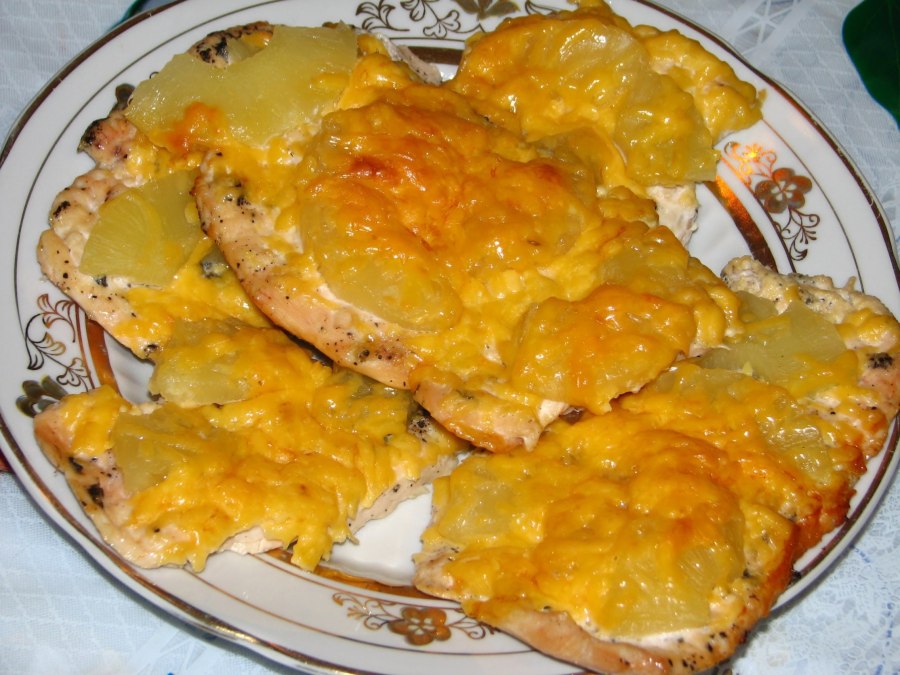 Курица с ананасами в духовке