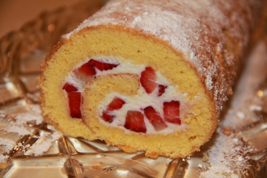 Рулет с начинкой сладкий
