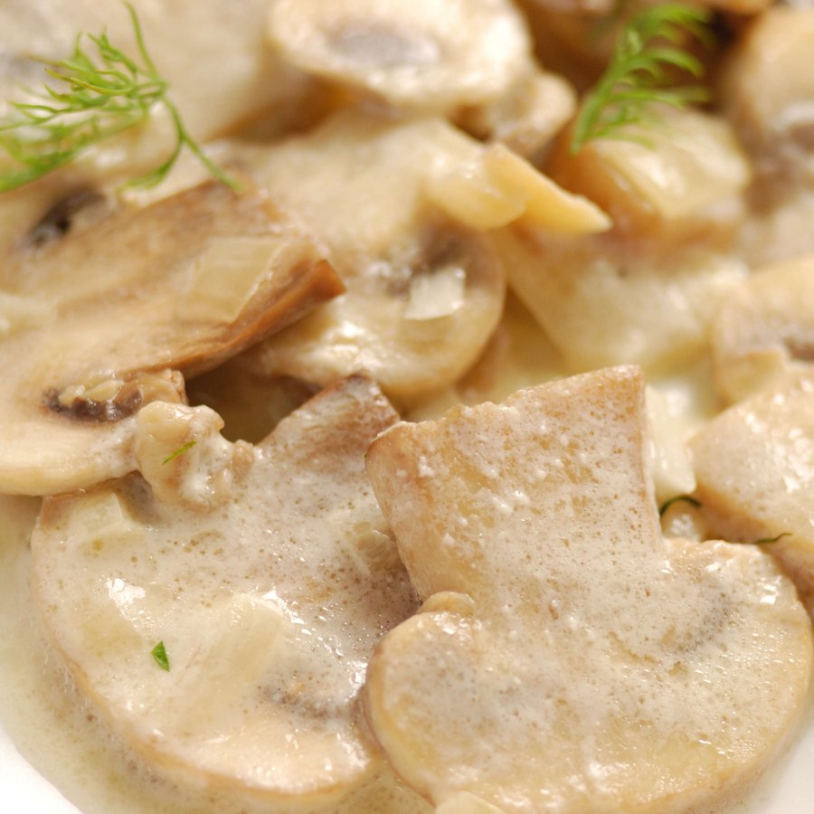 Красивые сковородки с жареными грибами