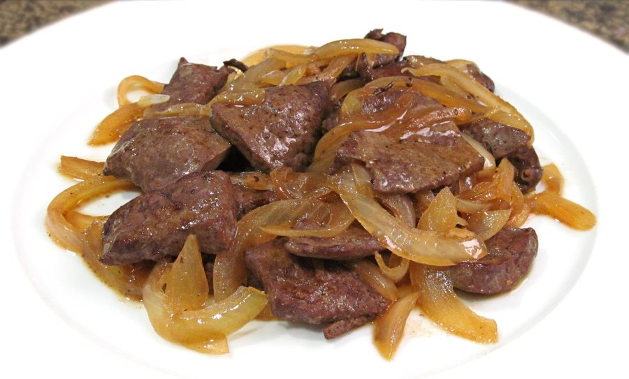 Печёнка говяжья жареная с луком