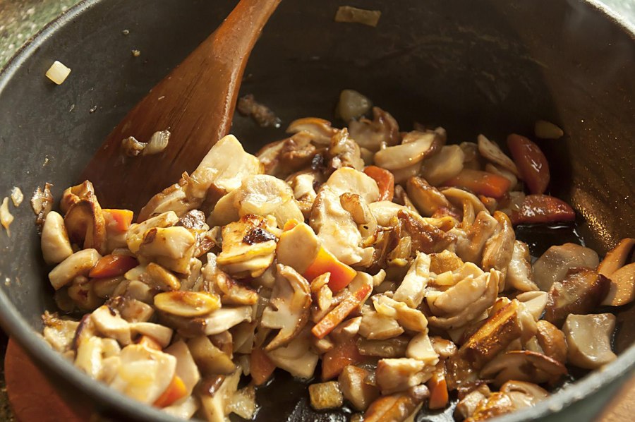 Мясо с белыми грибами
