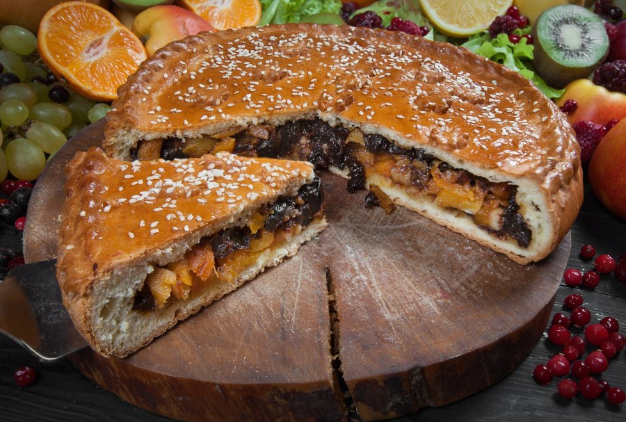 Ботлихский пирог с орехами и курагой