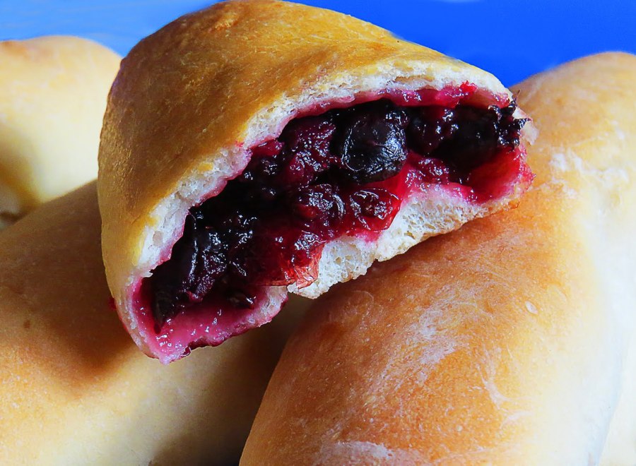 Пирожки с брусникой