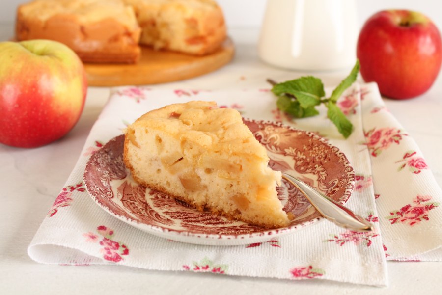 Яблочный пирог кусок