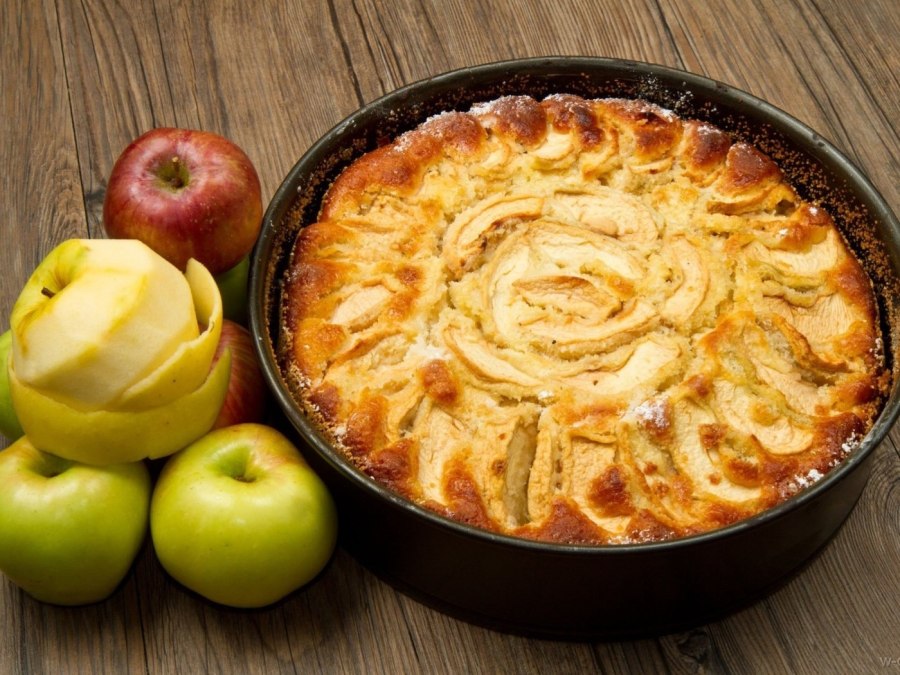 Шарлотка с яблоками Юлии Высоцкой