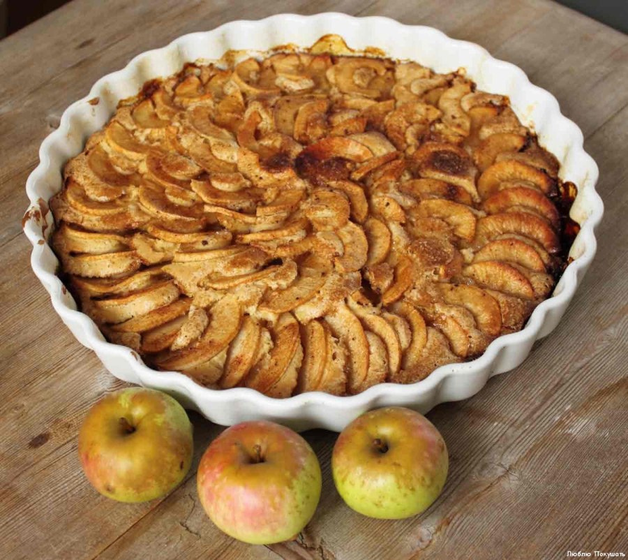 Пирог шарлотка с яблоками