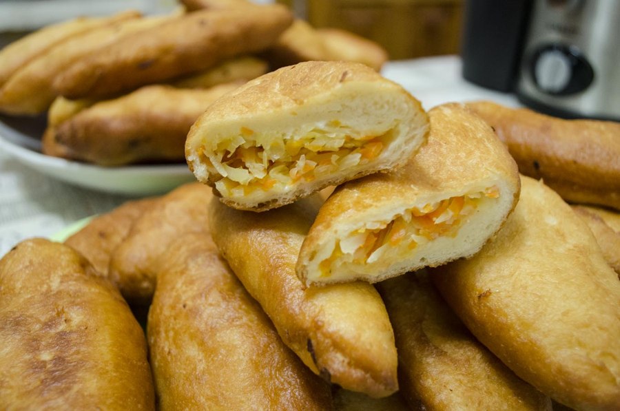 Пирожки с капустой жареные