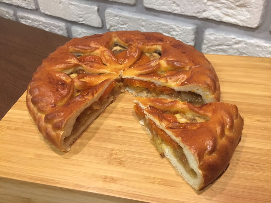 Песочный пирог с меренгой и яблоками