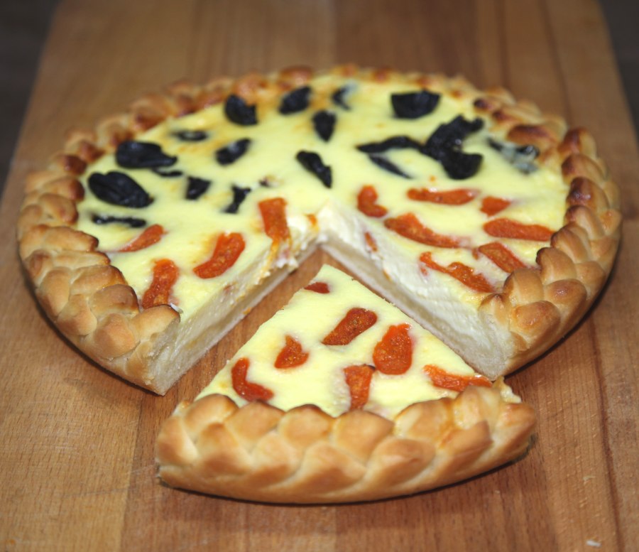 Пирог из творожного теста с яблоками