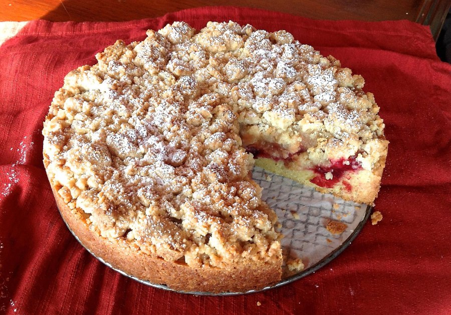 Песочный пирог с яблоками и крошкой