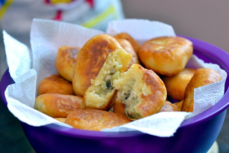 Печеные пирожки с картошкой