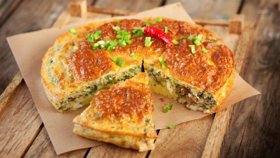 Пирог с рыбой сайра