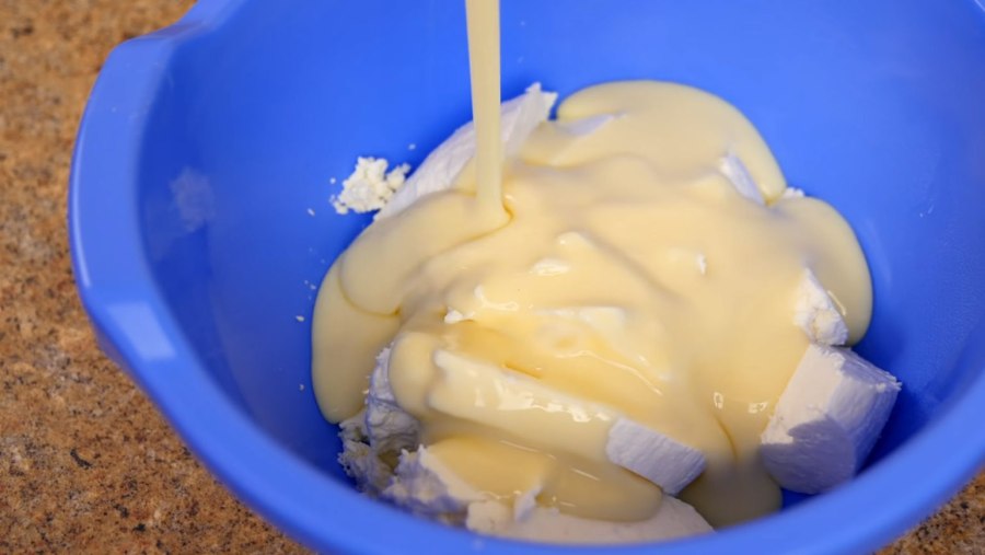 Творог со сгущенкой