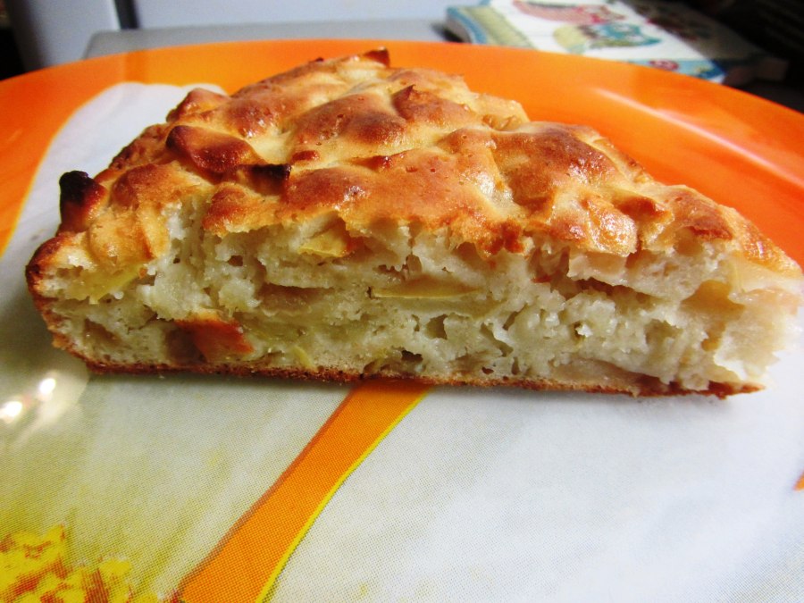 Шарлотка пышная с яблоками в духовке