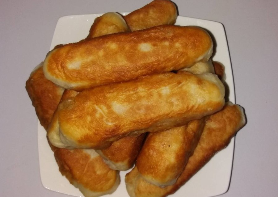 Пирожки с сосиской