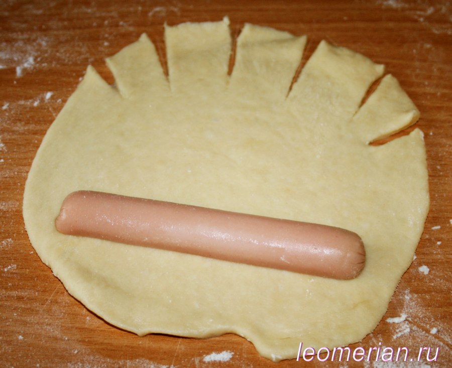 Пирожки с сосиской