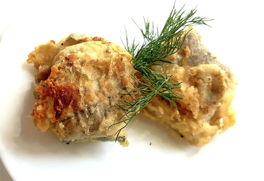 Минтай тушеный с морковью и луком