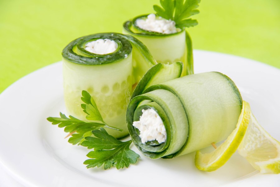 Роллы из огурца с семгой и сливочным сыром