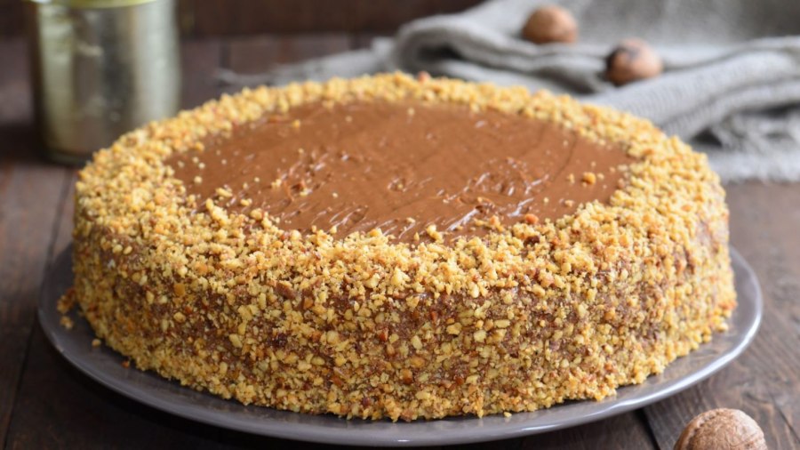 Пирог из коржей со сгущенкой