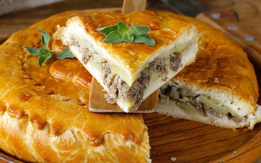 Пирог с мясом в духовке