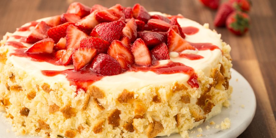 Пирог с клубникой и бананом