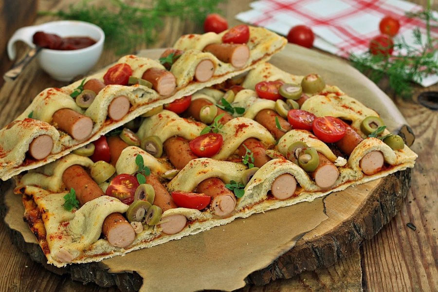 Пицца с сосисками