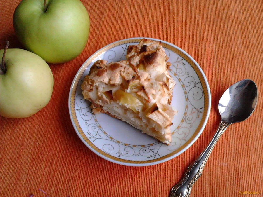 Шарлотка пышная с яблоками