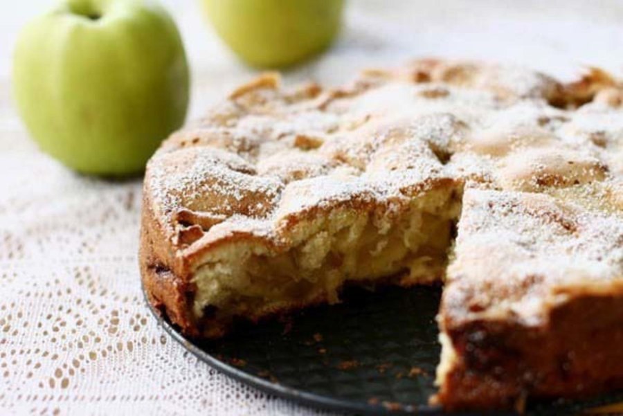 Шарлотка с яблоками Юлии Высоцкой
