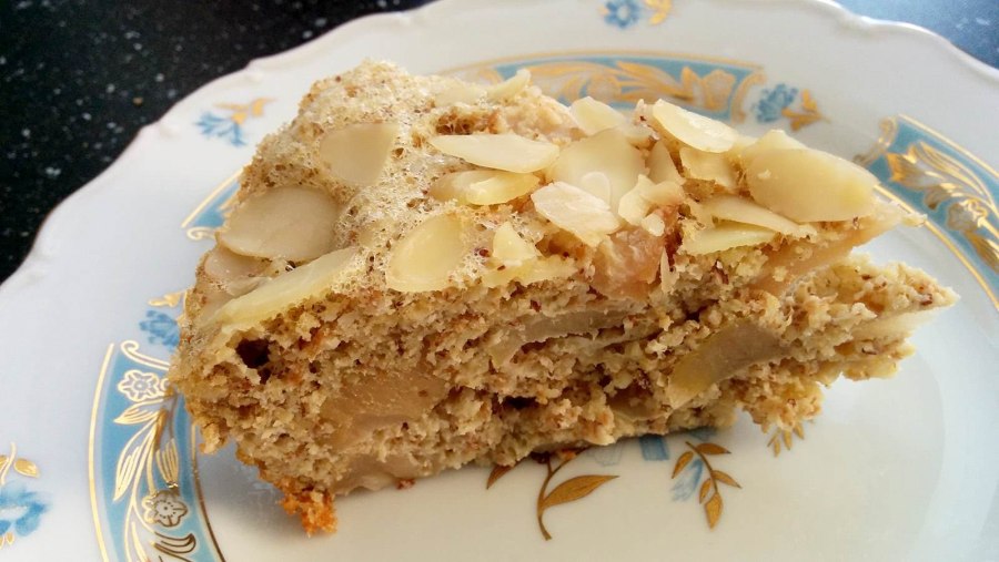 Шарлотка с овсяными хлопьями