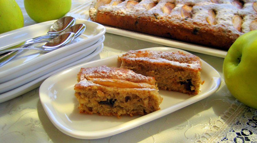 Пирог из овсяных хлопьев с яблоками