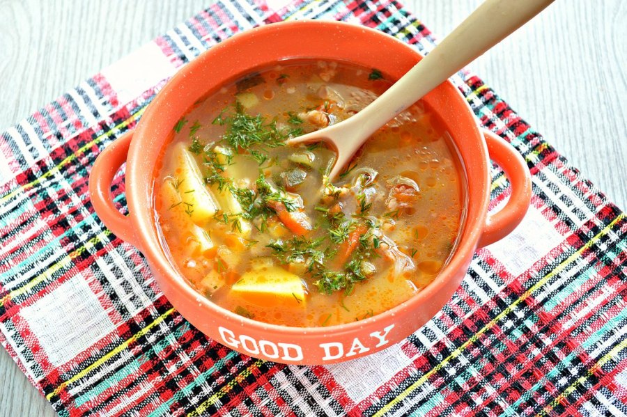 Рассольник с копченостями и перловкой