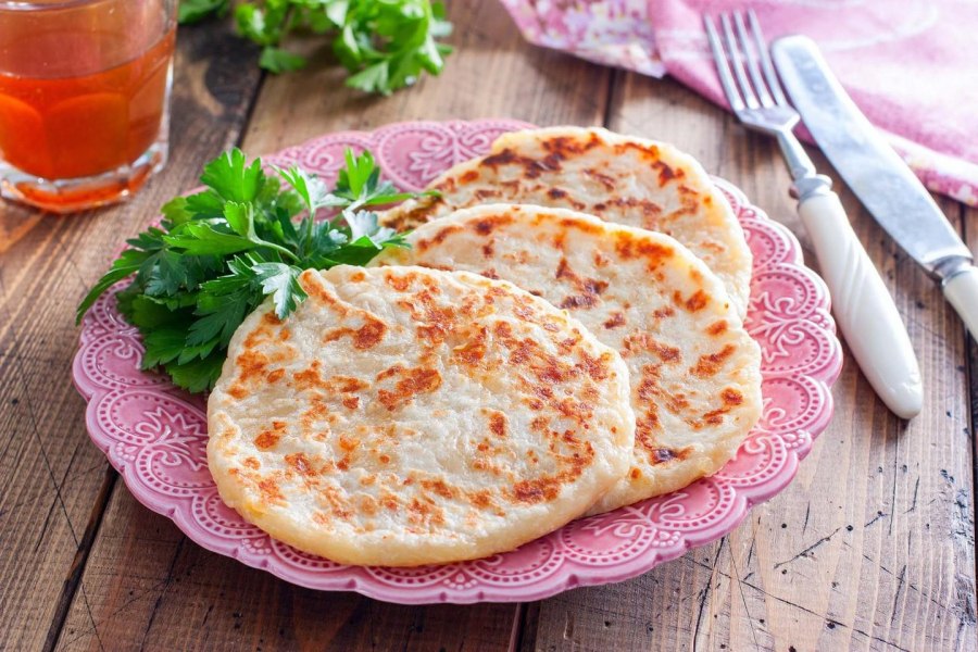 Сырные лепёшки на сковороде