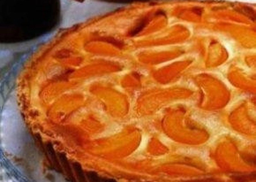 Пай с консервированными персиками