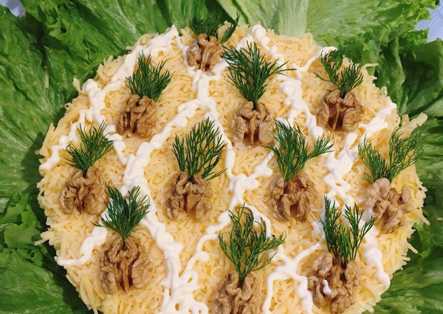 Салат с ананасом