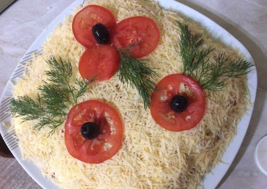 Салат красные маки с курицей