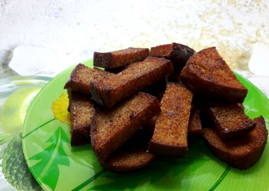 Гренки ржаные с чесноком