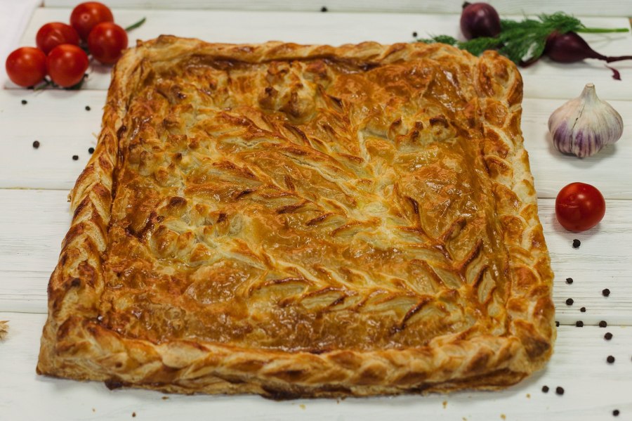 Пирог мясной с капустой