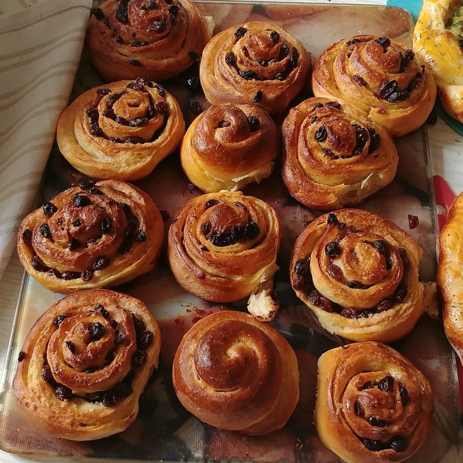 Булочки с изюмом