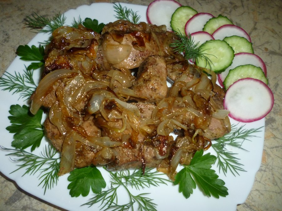 Печень свиная жареная с луком