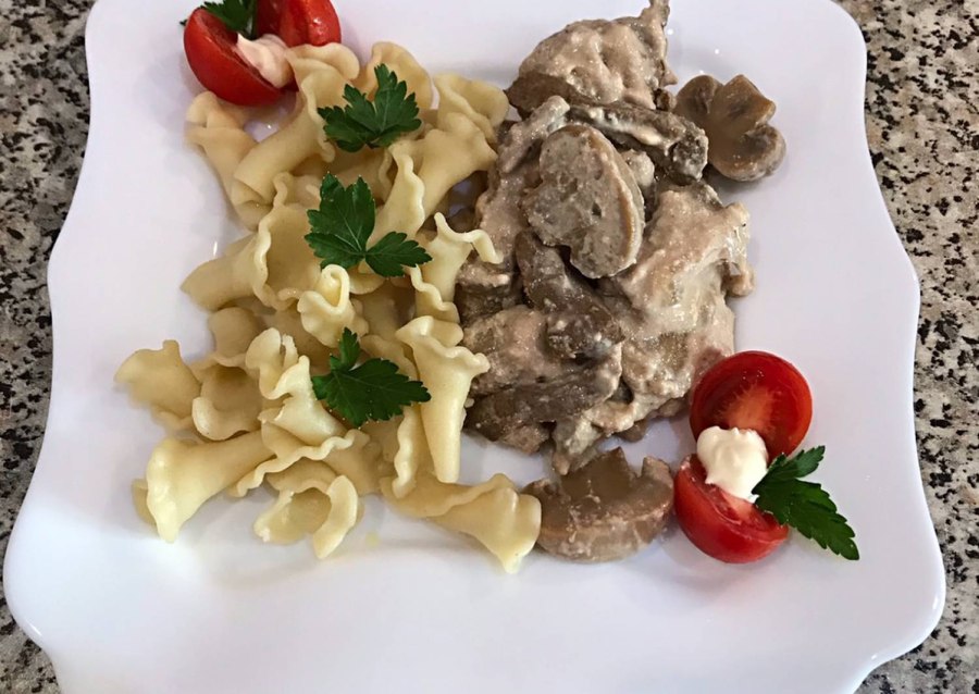 Говяжья печенка с грибами