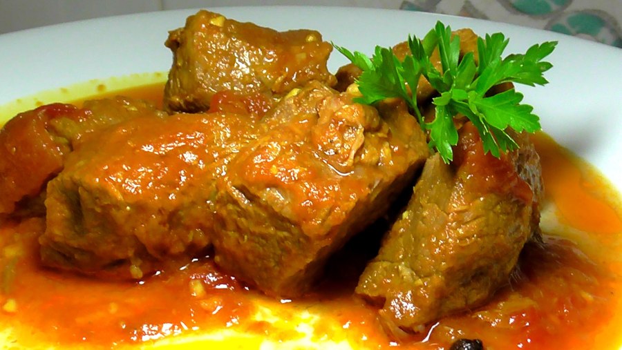Мясо тушеное крупным куском