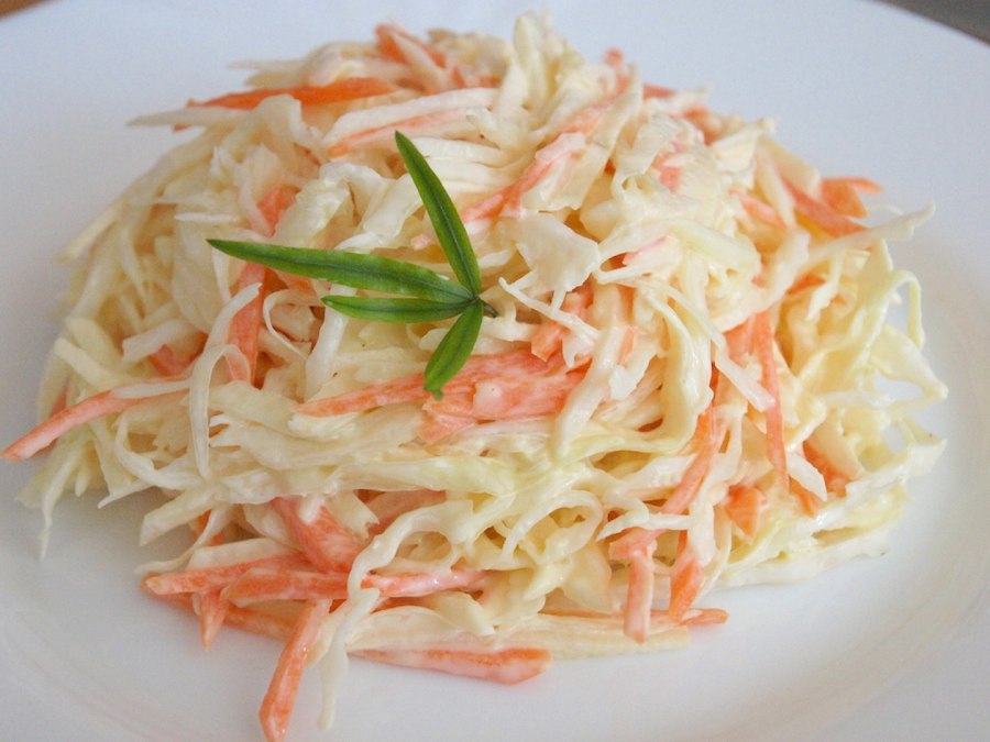 Салат из свежей капусты с уксусом
