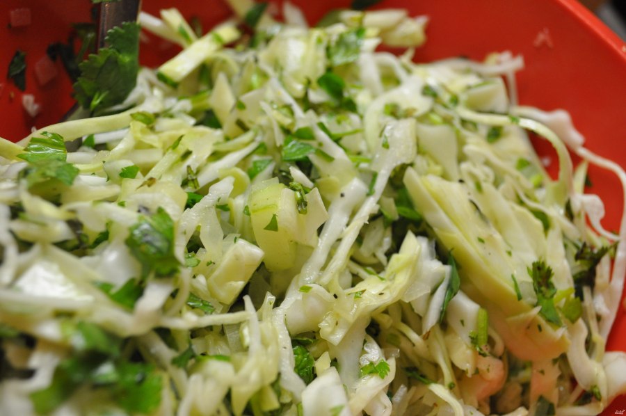 Витаминный салат с капустой и морковью