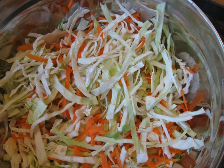 Салат с рисом и капустой