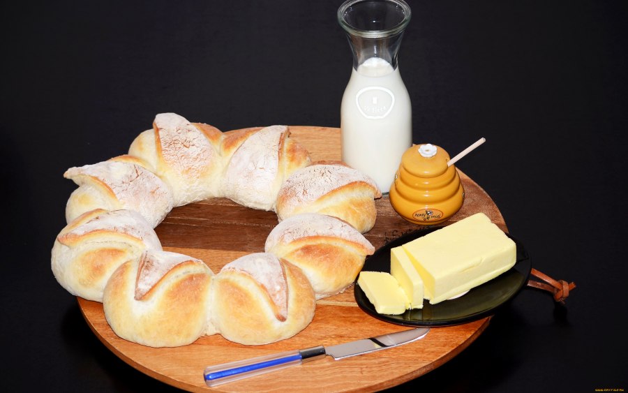 Булочка с маслом