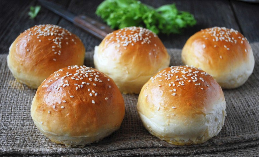 Булочка с кунжутом