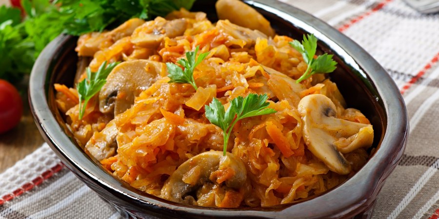 Тушеная капуста с индейкой