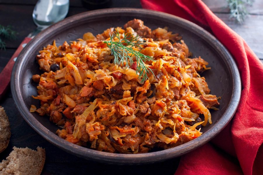 Капуста тушеная с колбасками